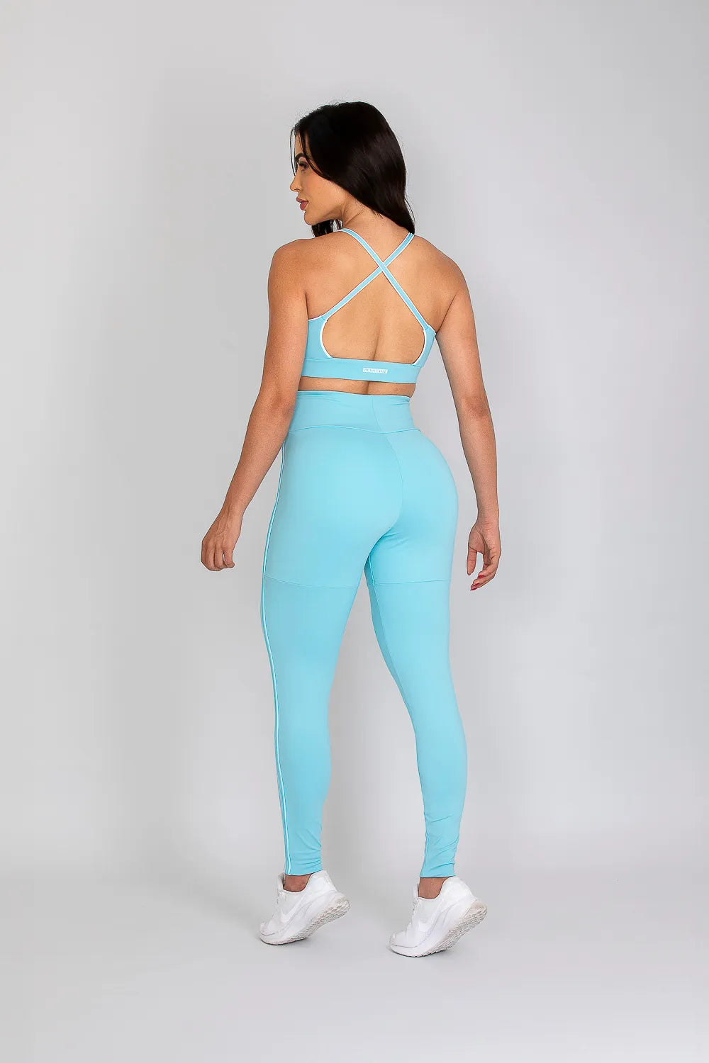 Top com alças cruzadas poliamida Adaptiv azul pastel e detalhe branco ♡Ref.: 246